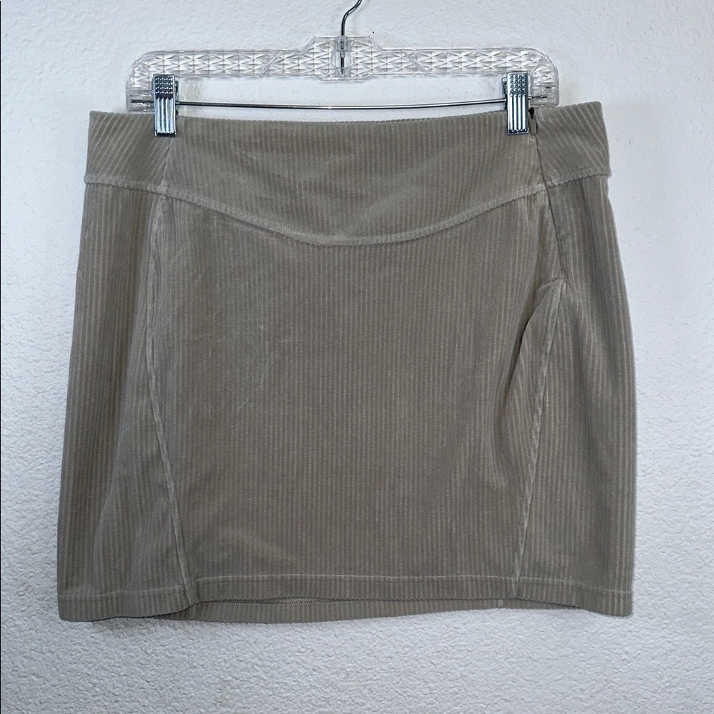 Lululemon Scuba Mid-Rise Mini Skirt Velvet Cord Womens 12 READ‎